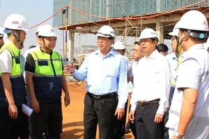 Minister of Construction Tran Hong Minh conducts an on-site inspection of several key components of the Long Thanh International Airport Project on January 10. (Photo: SGGP)